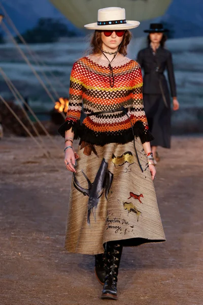 Look 50
